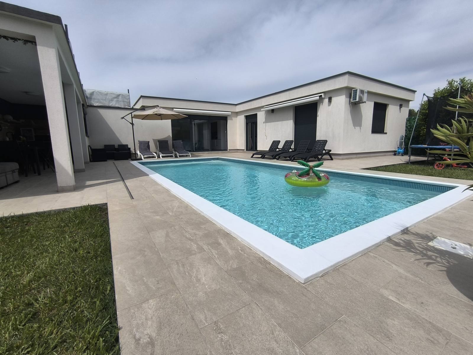 VILLA 08