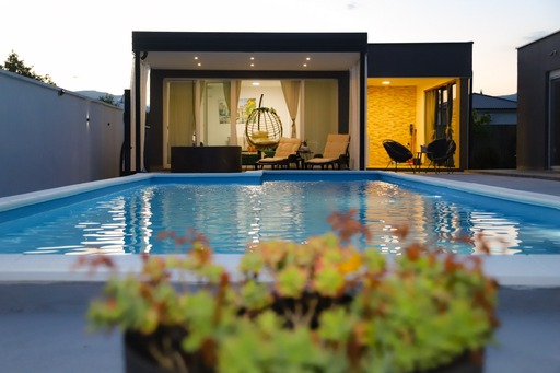 VILLA 04