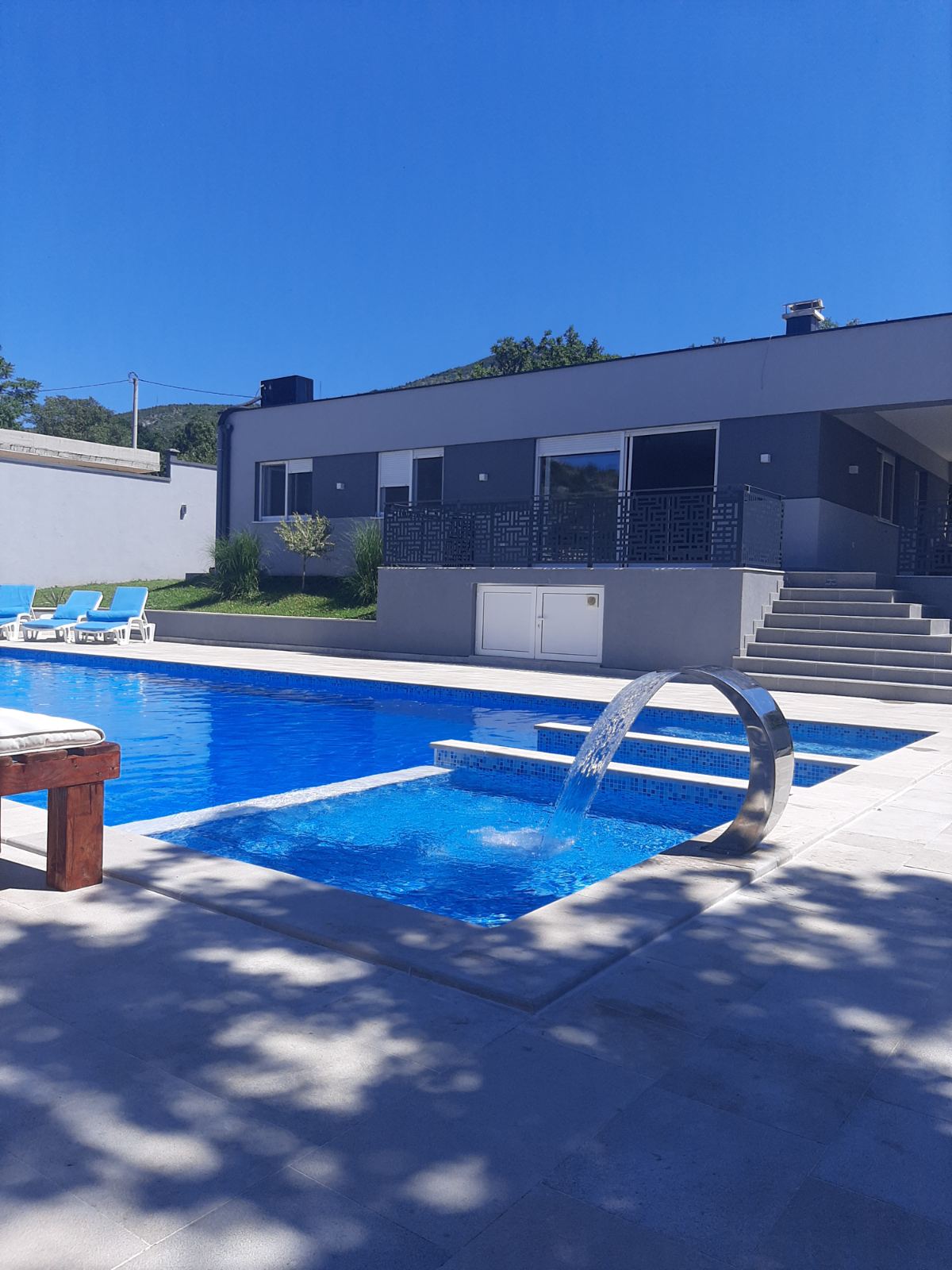 VILLA 06