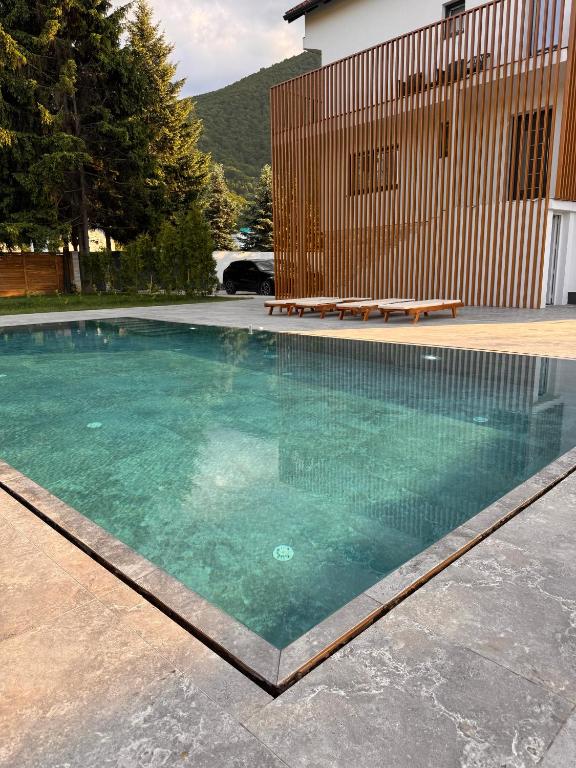 VILLA 33