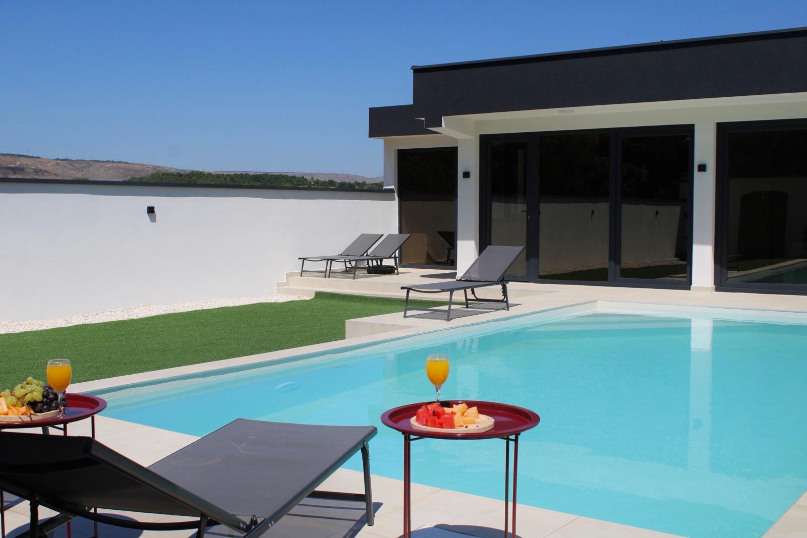 VILLA 37